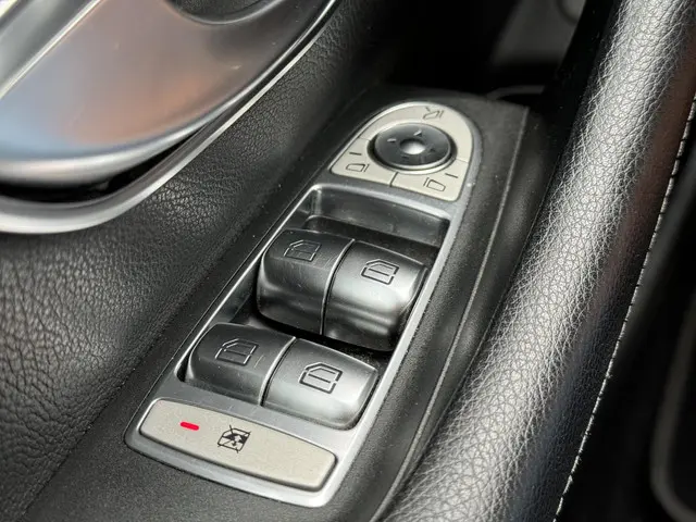 Mercedes-Benz E-Klasse 200 Premium 2018 Benzine 24