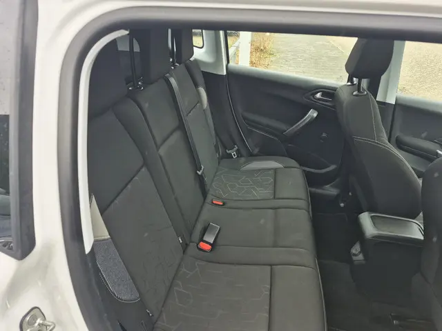 Peugeot 2008 1.2 PureTech Blue Lion 2018 Benzine 15