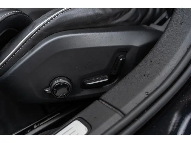 Volvo V60 B4 Geartronic R-Design 2020 Benzine 24