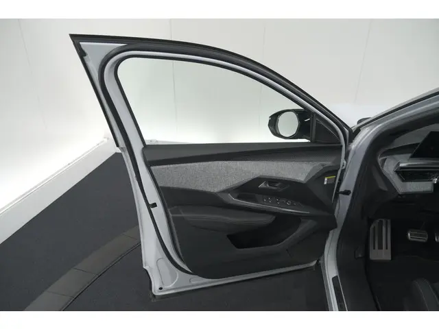 Peugeot 3008 1.2 Hybrid 136 GT 2024 Hybride Benzine 62