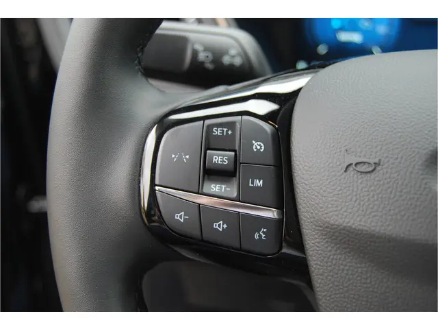 Ford Kuga 2.5 PHEV 243pk Titanium 2024 Hybride Benzine 16