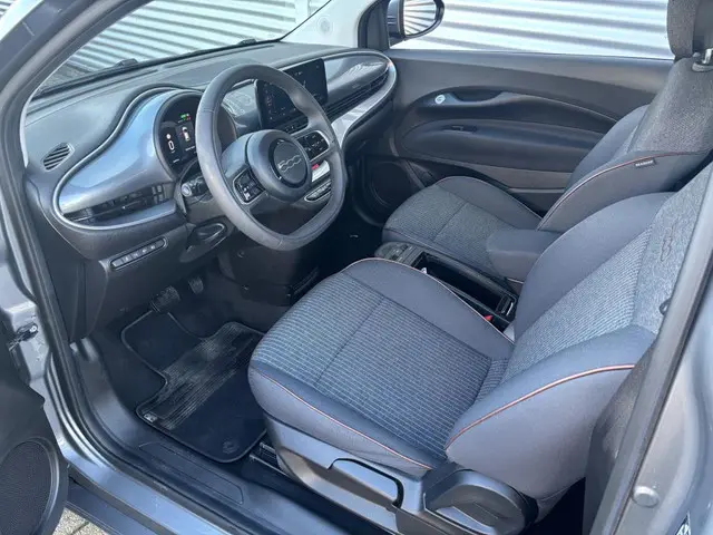 Fiat 500e La Prima 42 kWh 2022 Elektrisch 10