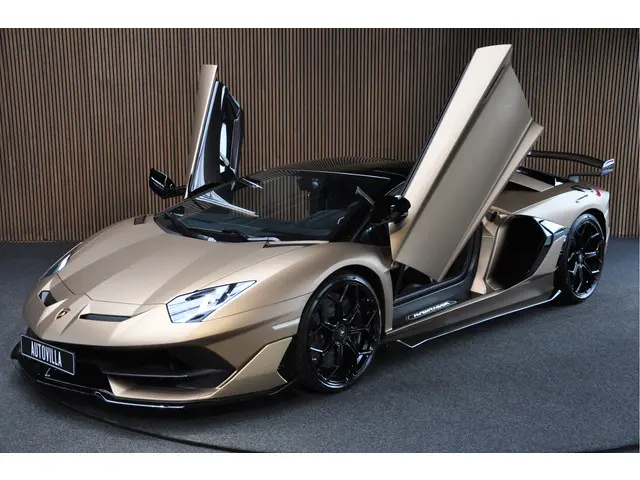 Lamborghini Aventador 3