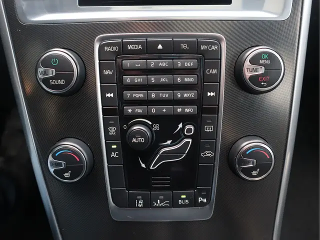 Volvo XC60 2.0 T5 R-Design 2013 Benzine 10