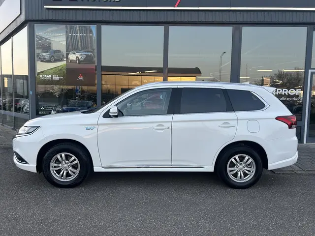 Mitsubishi Outlander 2