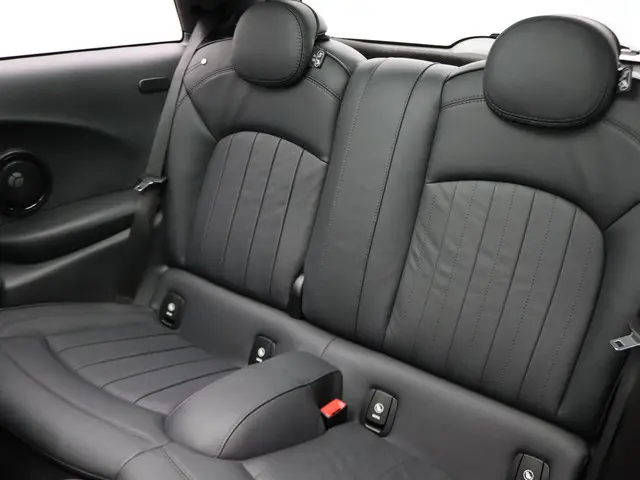 MINI 3-Deurs Cooper 2020 Benzine 28