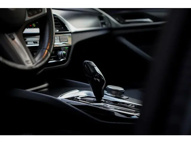 BMW 5 Serie 530e High Executive 2022 Hybride Benzine 27