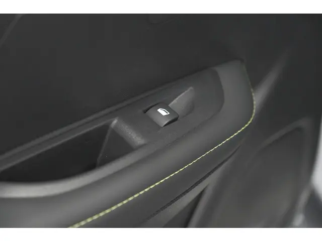 Peugeot 208 Hybrid 136 e-DCS6 GT 2024 Hybride Benzine 30