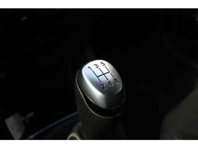 Renault Clio 0.9 TCe Limited 2018 Benzine 25