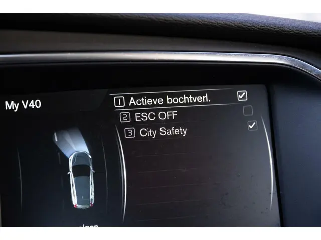Volvo V40 T4 Momentum | Trekhaak | Xenon 2015 Benzine 4