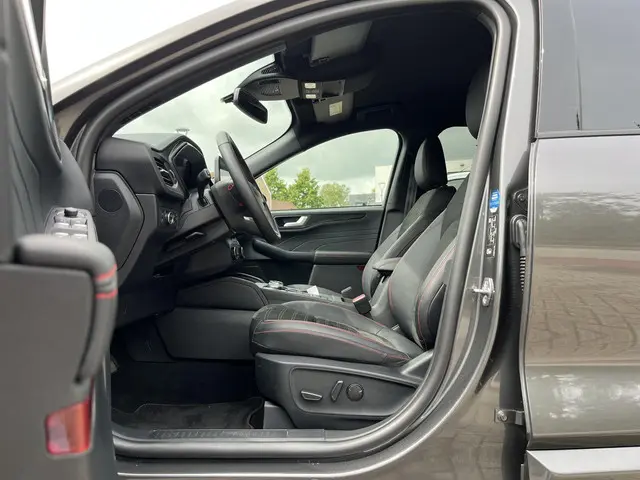 Ford Kuga 2.5 PHEV ST-Line X 2024 Hybride Benzine 13