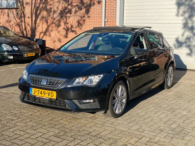 SEAT Leon FR Pano Leder Akrapovic Dynaudio 2018 Benzine