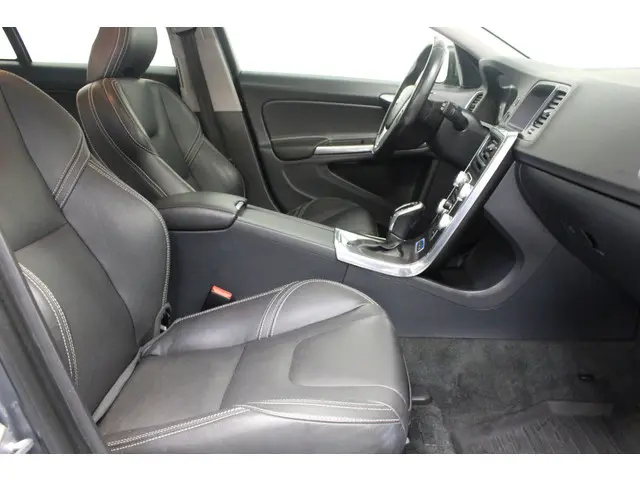Volvo V60 2.4 D6 Twin Engine Summum 2015 Hybride Diesel 7