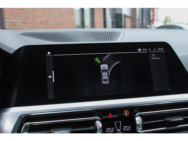 BMW 3 Serie 330i High Executive Edition 2019 Benzine 30