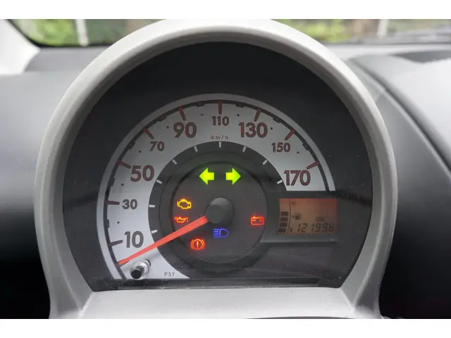 Peugeot 107 1.0 Access Accent / Airco / NAP / 2012 Benzine 9