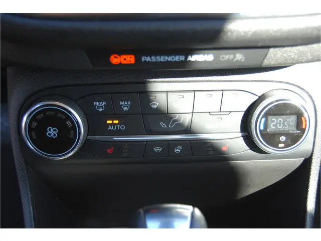 Ford Fiesta 1.0 EcoBoost Titanium AUTOMAAT 2018 Benzine 22