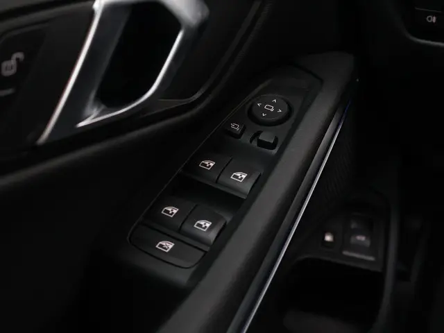 BMW 3 Serie 330e 2026 Hybride Benzine 16