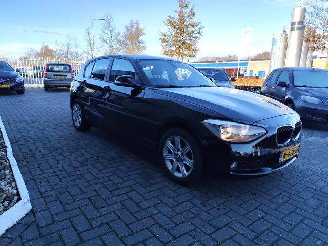 BMW 1 Serie 114i EDE Executive 2014 Benzine 3