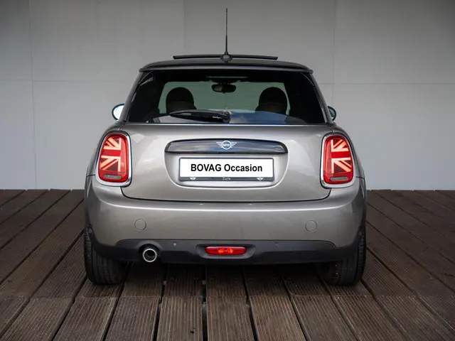 MINI 3-Deurs Cooper Aut. 60 Years Edition 2019 Benzine 4