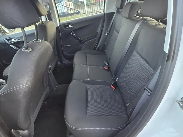 Peugeot 208 1.2 PureTech/NAVI/APPLE CARPLAY 2018 Benzine 20