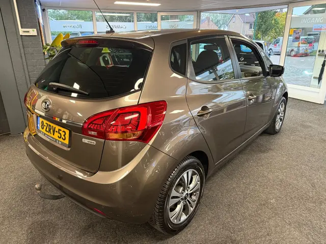 Kia Venga 1.4 CVVT ExecutiveLine 2015 Benzine 3