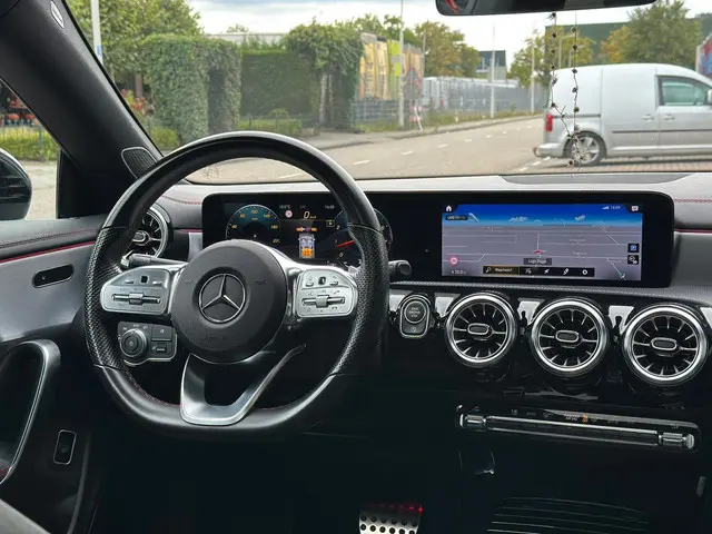 Mercedes-Benz CLA 250 4MATIC Premium Plus 2022 Benzine 24