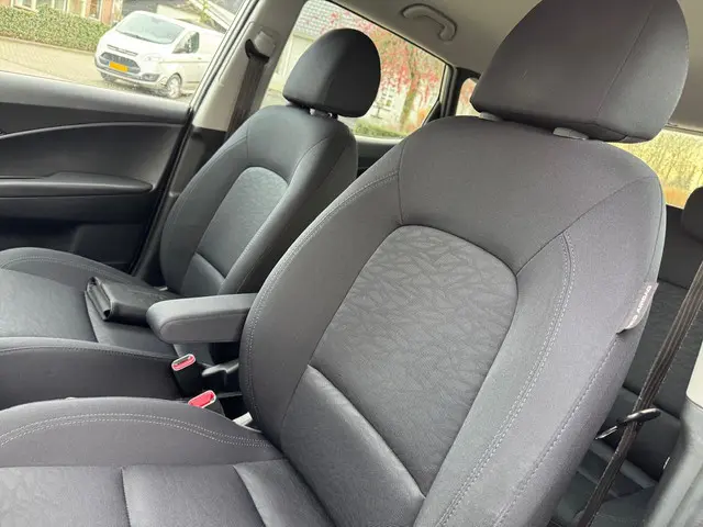 Hyundai ix20 1.6i Go! 2016 Benzine 10