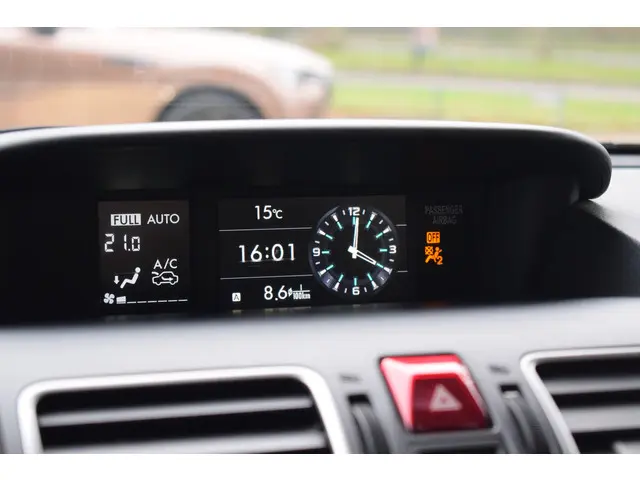 Subaru Forester 2.0 Luxury - Trekhaak 2018 Benzine 32