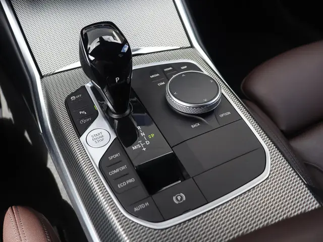 BMW 3 Serie Touring 320i 2022 Benzine 19