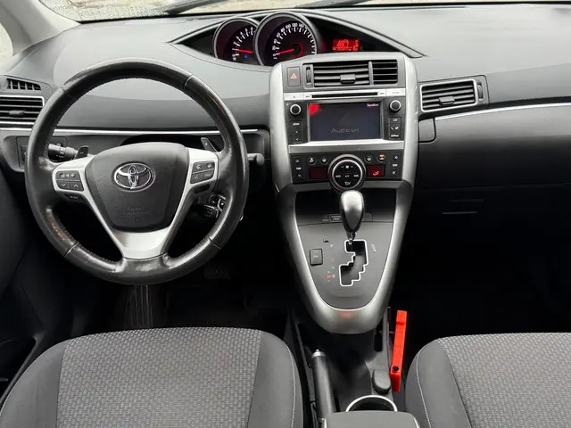Toyota Verso 1.8 VVT-i Business 2013 Benzine 13