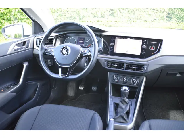 Volkswagen Polo 1.0 TSI Highline Business R 2021 Benzine 29