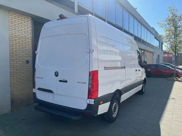 Mercedes-Benz Sprinter 317 1.9 CDI L2H2 2022 Diesel 31