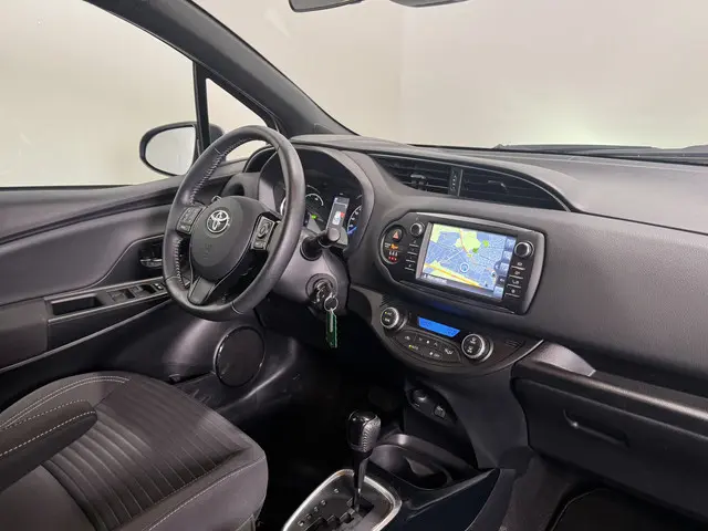 Toyota Yaris 1.5 Hybrid Bi-Tone 2018 Hybride Benzine 4