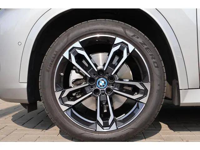 BMW X1 xDrive30e 2024 Hybride Benzine 6