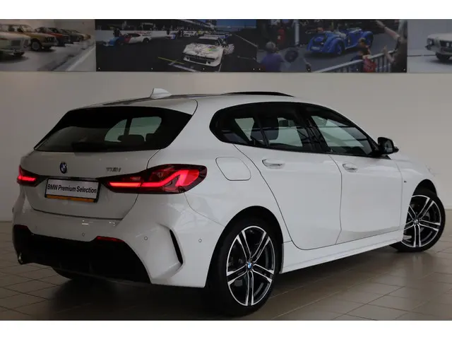 BMW 1 Serie 118i 2024 Benzine 2