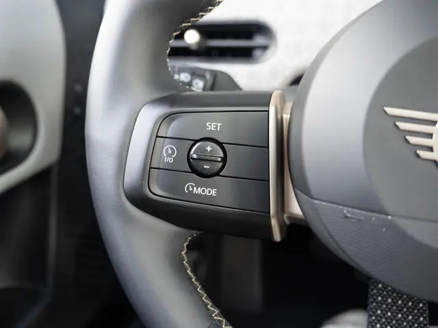 MINI 3-Deurs C 2025 Benzine 32