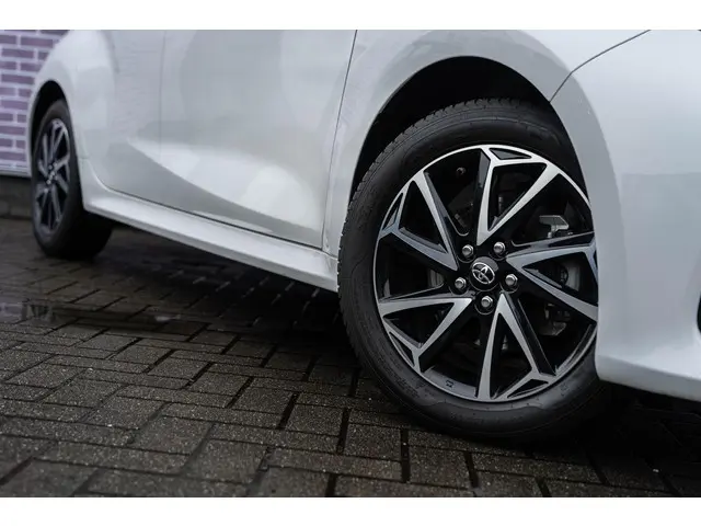 Toyota Yaris 1.5 Hybrid Dynamic 2022 Hybride Benzine 6