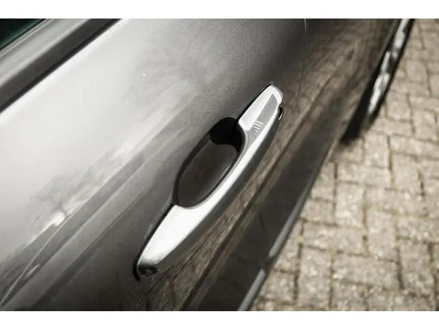 Ford Kuga 2.5 PHEV ST-Line 2023 Hybride Benzine 17