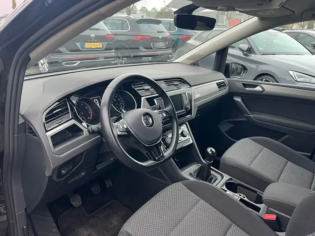 Volkswagen Touran 1.2 TSI Comfortline 7p 2016 Benzine 2