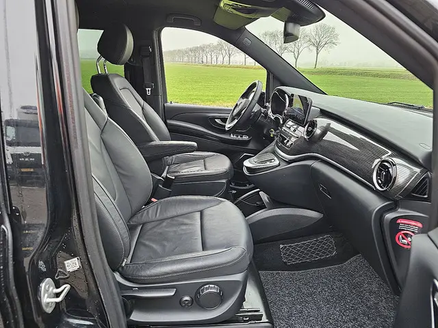 Mercedes-Benz EQV 300 2024 Elektrisch 7