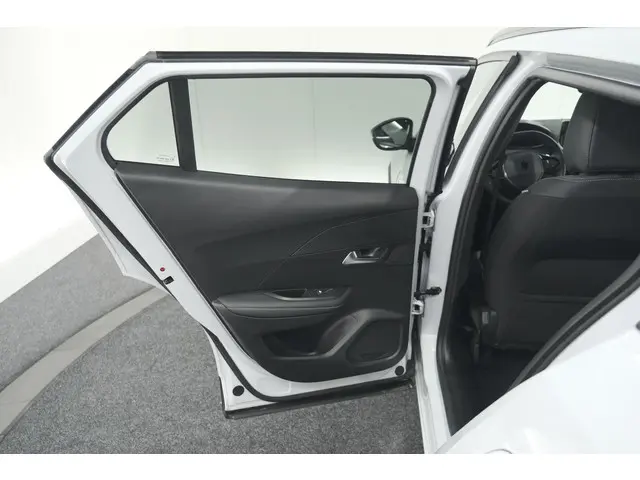 Peugeot 2008 PureTech 130 EAT8 Allure 2024 Benzine 65