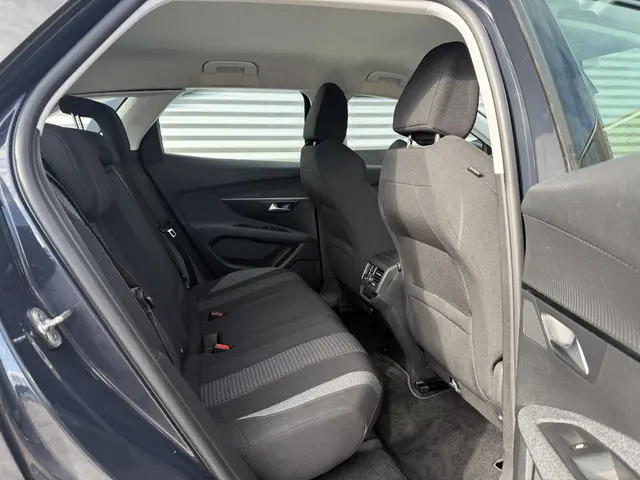 Peugeot 3008 1.2 PureTech Active 2017 Benzine 12