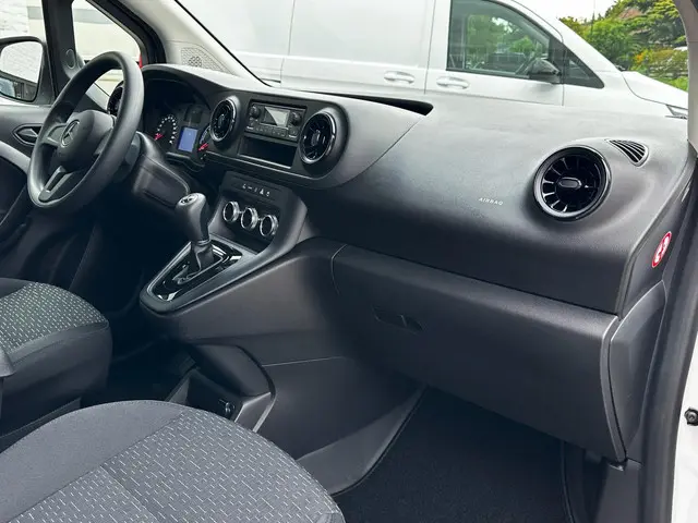 Mercedes-Benz eCitan L1 Pro 51 kWh 2024 Elektrisch 9