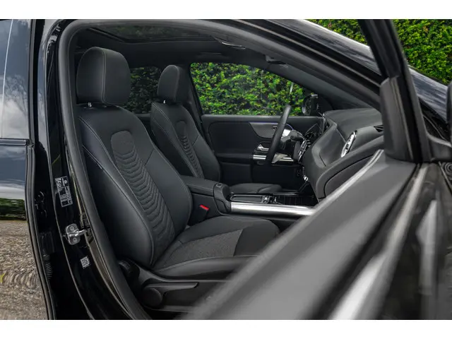 Mercedes-Benz GLA 250 e 2024 Hybride Benzine 9