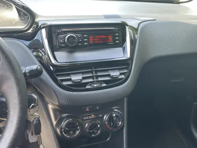 Peugeot 2008 1.2 PureTech Access 2014 Benzine 14