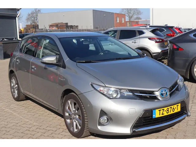 Toyota Auris 1.8 Hybrid Aspiration 2013 Hybride Benzine 10