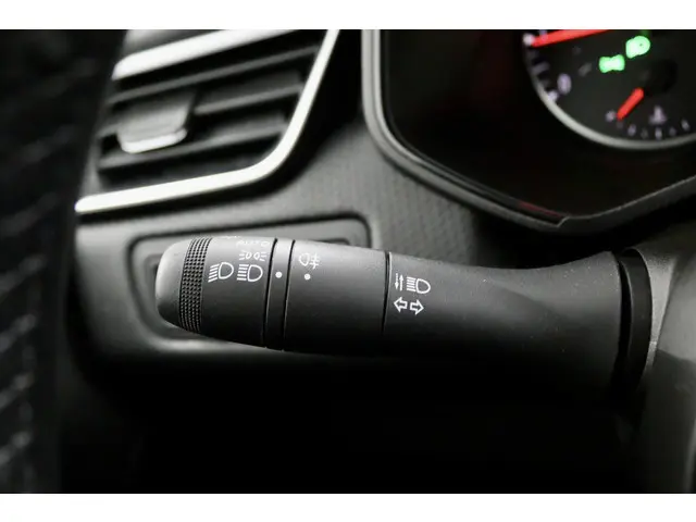 Renault Clio 1.0 TCe Zen antraciet 2022 Benzine 18