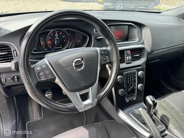 Volvo V40 2.0 T2 R-Design 2019 Benzine 11