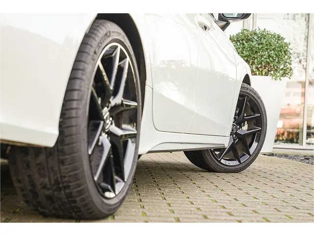 Honda Civic 2.0i e:HEV SPORT 2023 Hybride Benzine 14