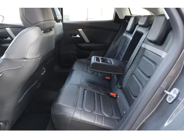 Citroën C4 1.2 Puretech Shine Pack Business 2023 Benzine 19